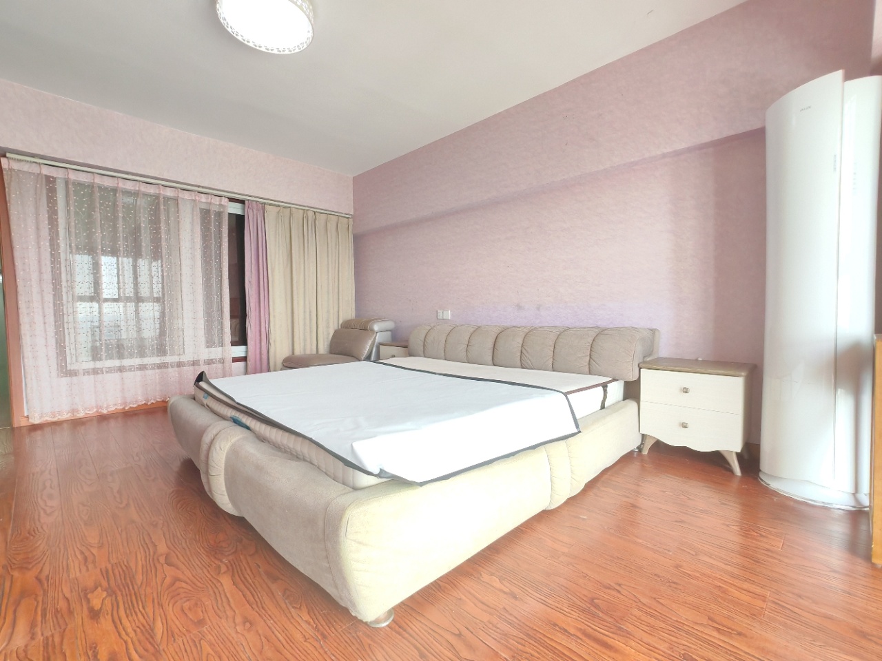 Xin Shi Jie Bo Li Xuan 2504 新世界柏丽轩2504